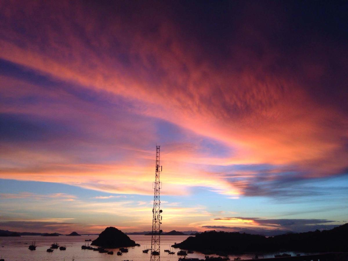 Mawar Hotel Labuan Bajo Exterior photo